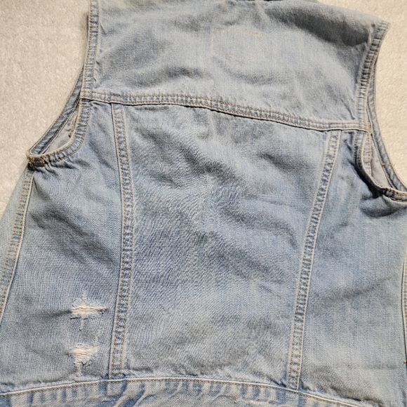 Distressed jean jacket - Picture 4 of 4